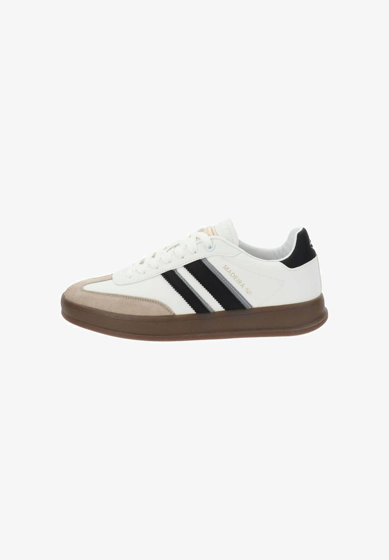 Zapatilla blanca con rayas negras y suela de goma marrón. Presenta un upper de cuero suave y una puntera de ante. Cuerdas y logo incluidos.