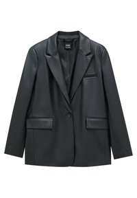 Blazer negro de cuero con cuello de muesca, cierre de un solo botón, dos bolsillos frontales y textura suave. Diseño casual y estructurado.