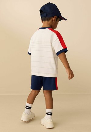 Next, REGULAR FIT - ENGLAND FOOTBALL SHIRT AND SHORT SET . - Dresside alumine osa - white
