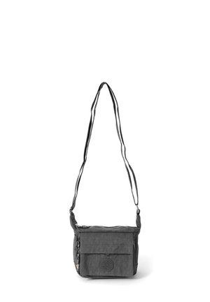 Grau-tasche aus strukturiertem Stoff, mit einer vorderen Klappentasche, einem verstellbaren Tragegurt und einem kreisförmigen Logo auf der Vorderseite. Reißverschlussverschluss oben.