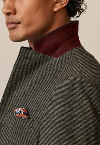 Next TAILORED FIT TRIMMED TEXTURED - Suknjič - brown