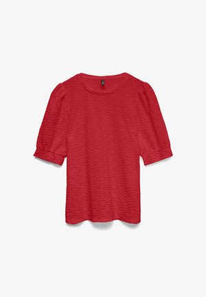 Rød kortermet topp med rund halslinning, med teksturert stoff og puffede ermer. Ermene har en rullet sømdetalj.