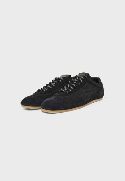 CLOSED Baskets basses - black