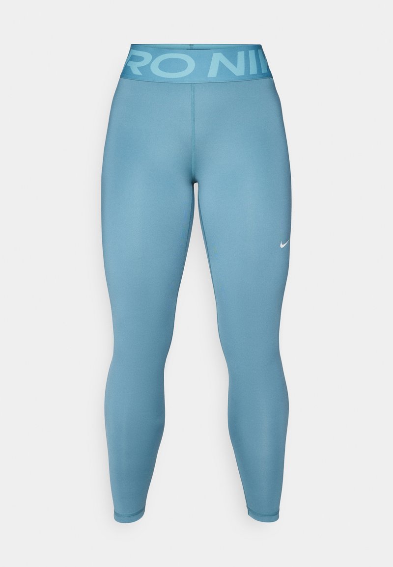 Leggings deportivos de color azul claro con textura suave y cinturilla alta que presenta la inscripción "PRO NIKE". Incluye un pequeño logotipo de Nike en blanco.