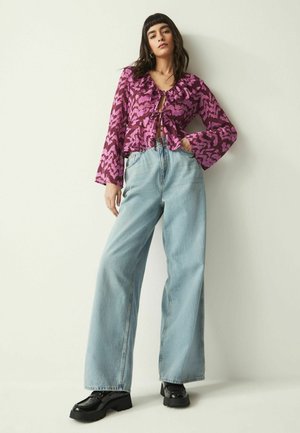 TIE FRONT RUFFLE LONG SLEEVE-REGULAR FIT - Bluza - pink red