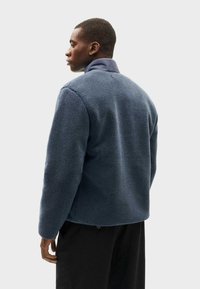 Thinking Mu MITCHEL - Fleecejas - blue