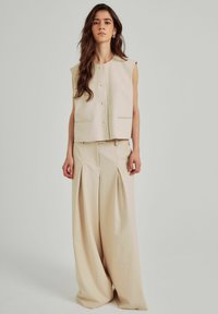 KAMIN WIDE - Pantaloni - beige