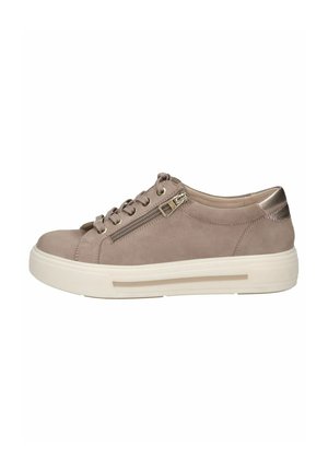Trainers - mud comb