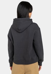 Sweatshirt à capuche gris foncé avec une coupe décontractée, des poignets et un ourlet côtelés, et une grande capuche. Le tissu semble doux et légèrement texturé.