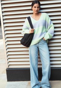 Next RELAXED FIT SOFT TOUCH V-NECK  - Pullover - purple green stripe