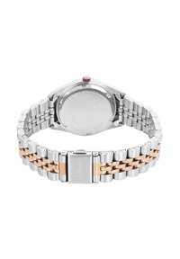 Silberne und roségoldene Edelstahl-Uhr mit rundem Gehäuse, Metallarmband und graviertem Rücken, ausgestattet mit einer Schnappverschluss.