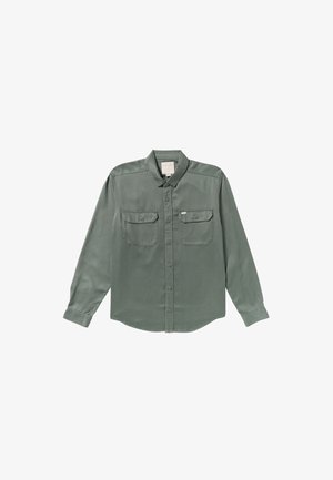 Zielona, długorękawowa koszula z guziczkami, wykonana z gładkiego materiału, posiadająca dwie kieszenie na piersiach oraz klasyczny kołnierzyk, z guzikami z przodu.
