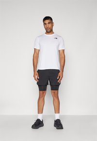 The North Face TEE - T-skjorte til trening - white