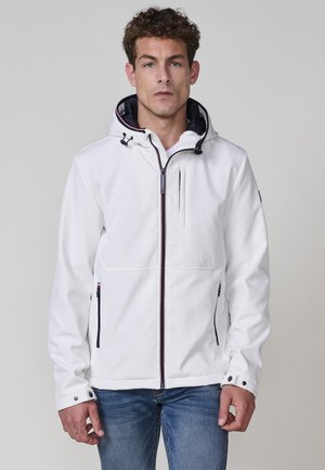 Chaqueta softshell blanca con capucha, con cierre de cremallera, dos bolsillos con cremallera y forro en contraste azul marino; diseño minimalista con branding sutil.