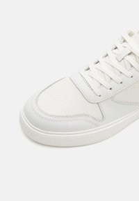 Calvin Klein LACE UP - Sneakers basse - triple white