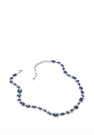 Silberne Kette mit abwechselnden ovalen, rechteckigen und tropfenförmigen dunkelblauen Edelsteinen in einer verbundenen Fassung und einem Karabinerverschluss.