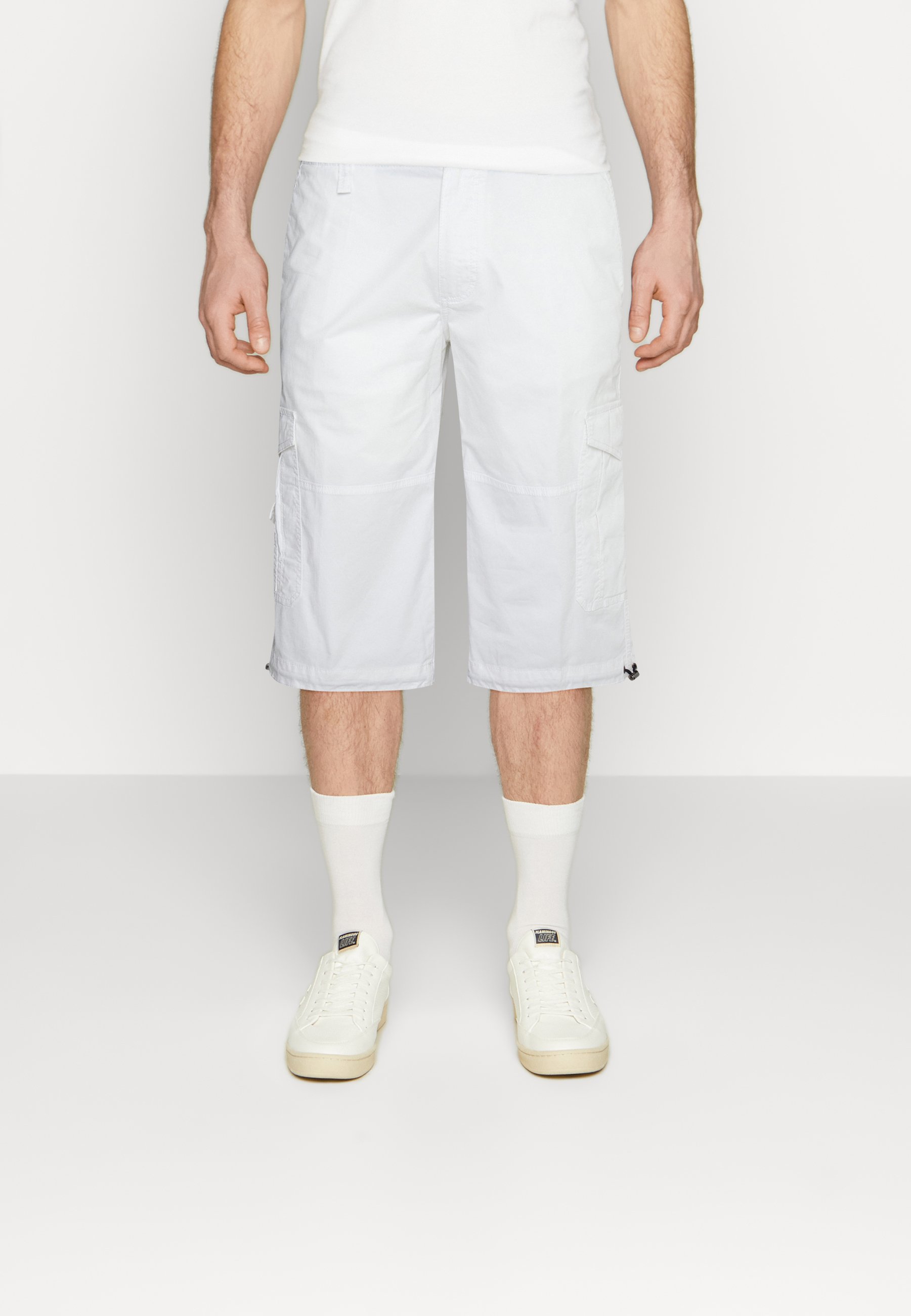 Bugatti BERMUDA CAPRI - Shorts - white/bianco - Zalando.it