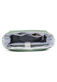 Zöld laptop táska cipzárral. Belül szürke bélés található, valamint egy rekesz az eszközök biztosítására. Simára és tartós anyagból készült.