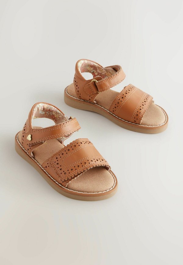 REGULAR FIT – BROGUE TOUCH FASTENING  – Lauflernschuh