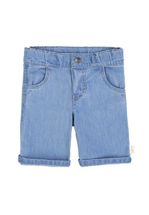 Pantaloncini per bambini in denim azzurro chiaro con elastico in vita, chiusura con bottone, tasche frontali e orli arrotolati su sfondo bianco.