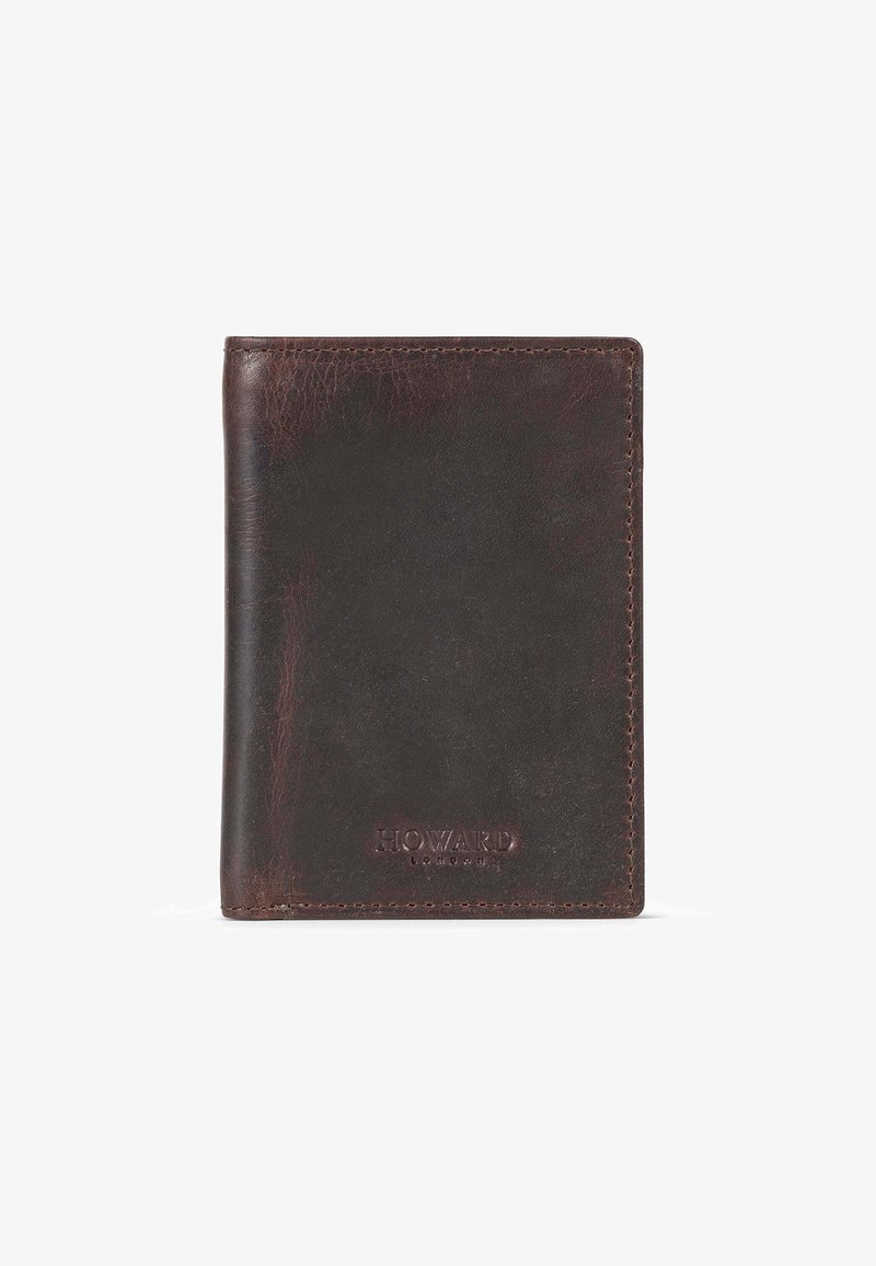 Hnědá kožená peněženka s hladkým povrchem, zaoblenými okraji a vyraženým logem "HOWARD LONDON" na spodní straně. Jednoduchý a kompaktní design.