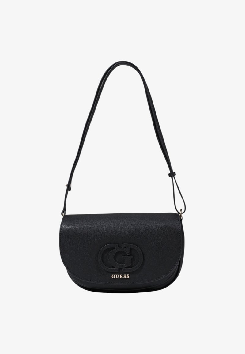 Borsa a spalla in pelle nera con pattina curvata, logo in rilievo e accento dorato del logo. Dotata di una sottile tracolla regolabile per versatilità.