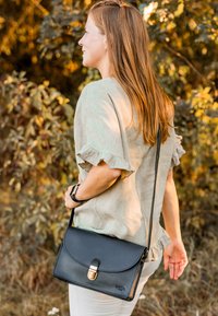 Gusti Leder ZOEY - Schoudertas - black/zwart