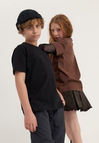Yourturn Kids 2 PACK UNISEX - Pamata T-krekls - black/brown
