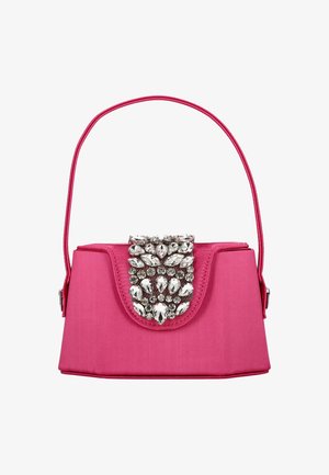 Borsa a mano in raso rosa con design strutturato, chiusura decorata con cristalli color argento e sottile tracolla.