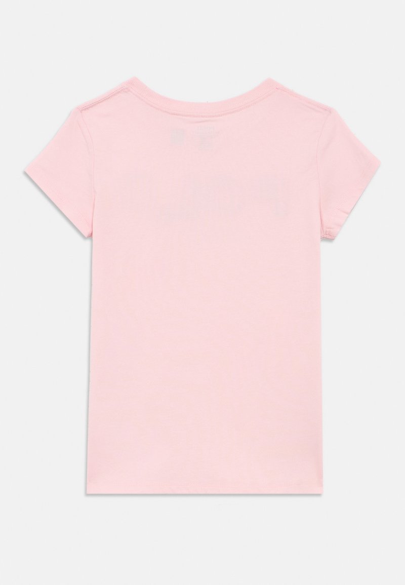 Maglietta rosa chiaro a maniche corte in cotone con scollo rotondo, vista da dietro su sfondo bianco.