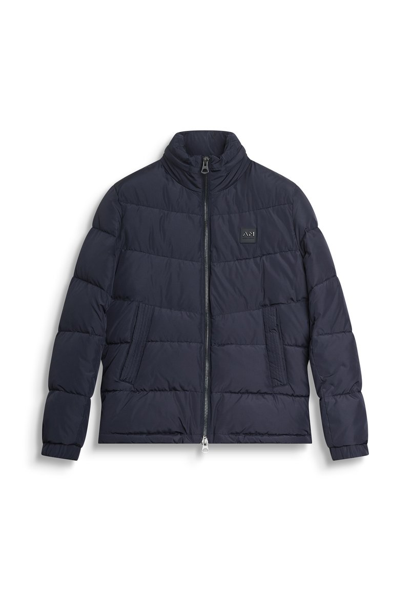 Tamno plava kaised žaket s prednjim patentnim zatvaračem, dva bočna džepa i malim kvadratnim logotipom na lijevoj strani prsiju.