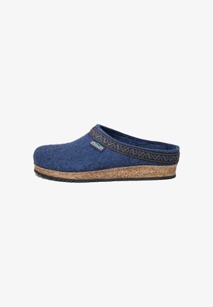 Zoccolo slip-on da uomo blu navy con suola in sughero e rifinitura a motivo intorno al collo, caratterizzato da una piccola etichetta del marchio sul lato.