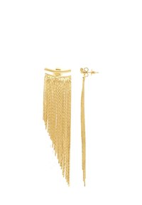 Gouden oorbellen met een lang, cascaderend franjes ontwerp met textuur links. Het hoofdelement is een gebogen staaf, terwijl de tweede oorbel een eenvoudige ketting is.