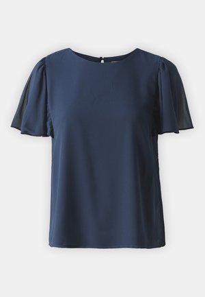 Blouse bleu marine à manches courtes et transparentes, avec un col rond. Tissu lisse avec un léger éclat, présentant une fermeture en trou de serrure au dos.