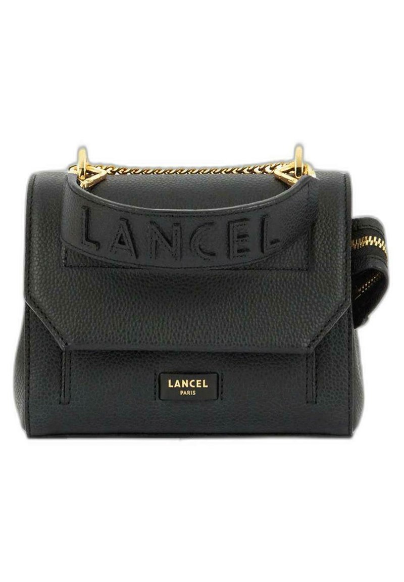 Sac à main en cuir noir avec logo "LANCEL" en relief, de forme structurée, chaîne en métal doré et poche zippée sur le côté. Accentué par des éléments en métal doré.