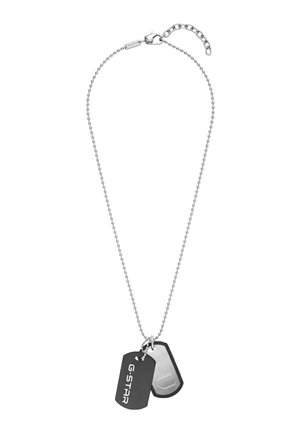 Sølv kuglekæde med to dog tag-vedhæng, ét sort med G-STAR tekst og ét sølv med præget design.