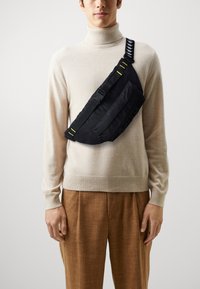 Kappa - BELT BAG UNISEX - Olkalaukku - caviar Pienoiskuva 1