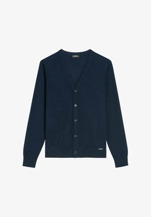 Granatowy kardigan z miękkiego materiału, z dekoltem w kształcie litery V, pięcioma guzikami i prążkowanymi mankietami. Zawiera mały detal z logo na dolnym brzegu.