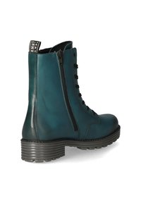 Türkise Leder-Stiefeletten mit runder Zehenpartie, schwarzen Schnürsenkeln und einem seitlichen Reißverschluss. Strukturiertes Gummisohle mit Rillen und einer Schlaufe am Fersenbereich zum Ziehen.