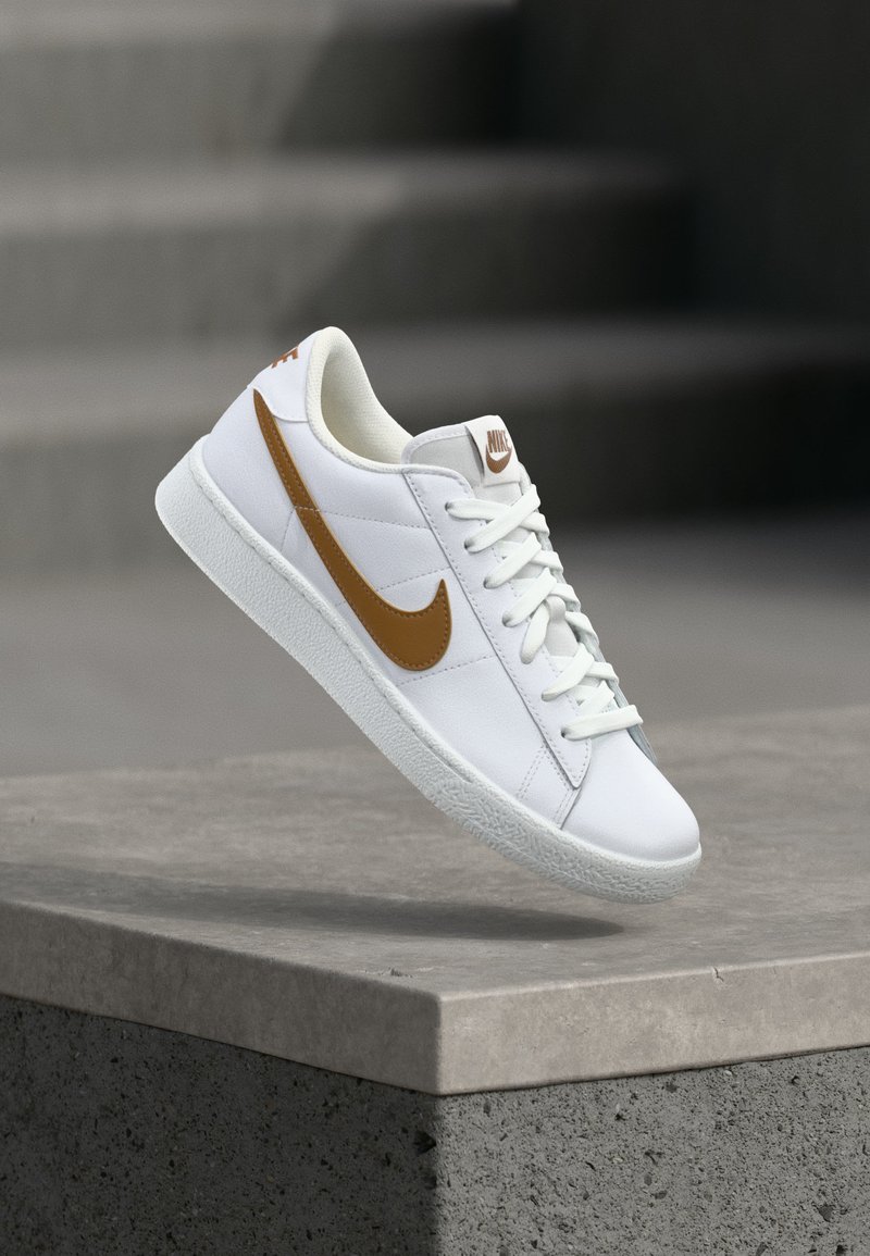 TENNIS CLASSIC white/light british tan/white