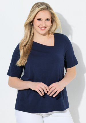 Ulla Popken ASYMMETRIC V-NECK TEE - T-Shirt print - marine