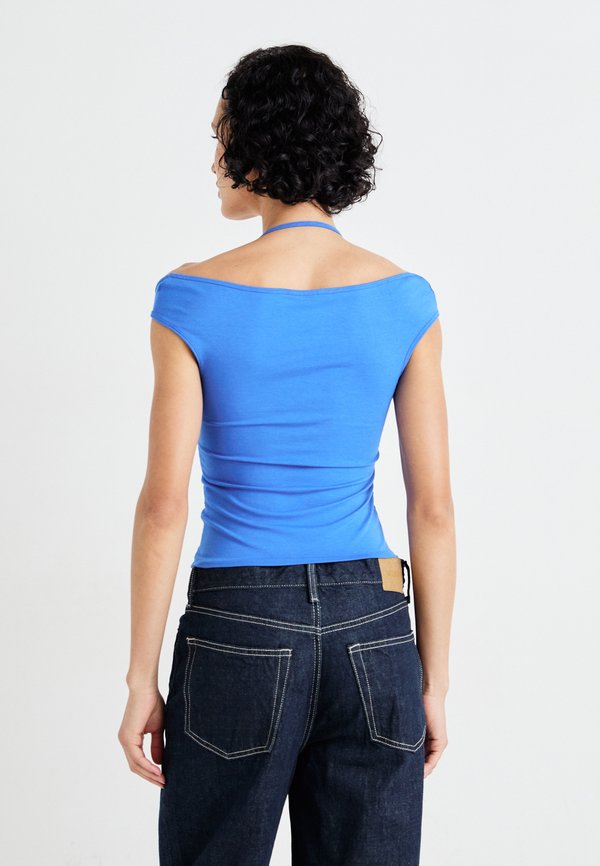 CUTOUT  - Basic T-shirt3