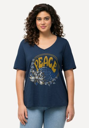 T-shirt V-neck bleu marine en matière douce, ornée d'un graphisme doré "PEACE" et d'un design floral, avec des manches courtes et une coupe décontractée.