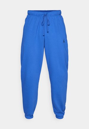 Blå sweatpants med en snor i taljen, ribbede manchetter og et sort Jordan-logo på venstre lår. Lavet af blødt, tekstureret stof.