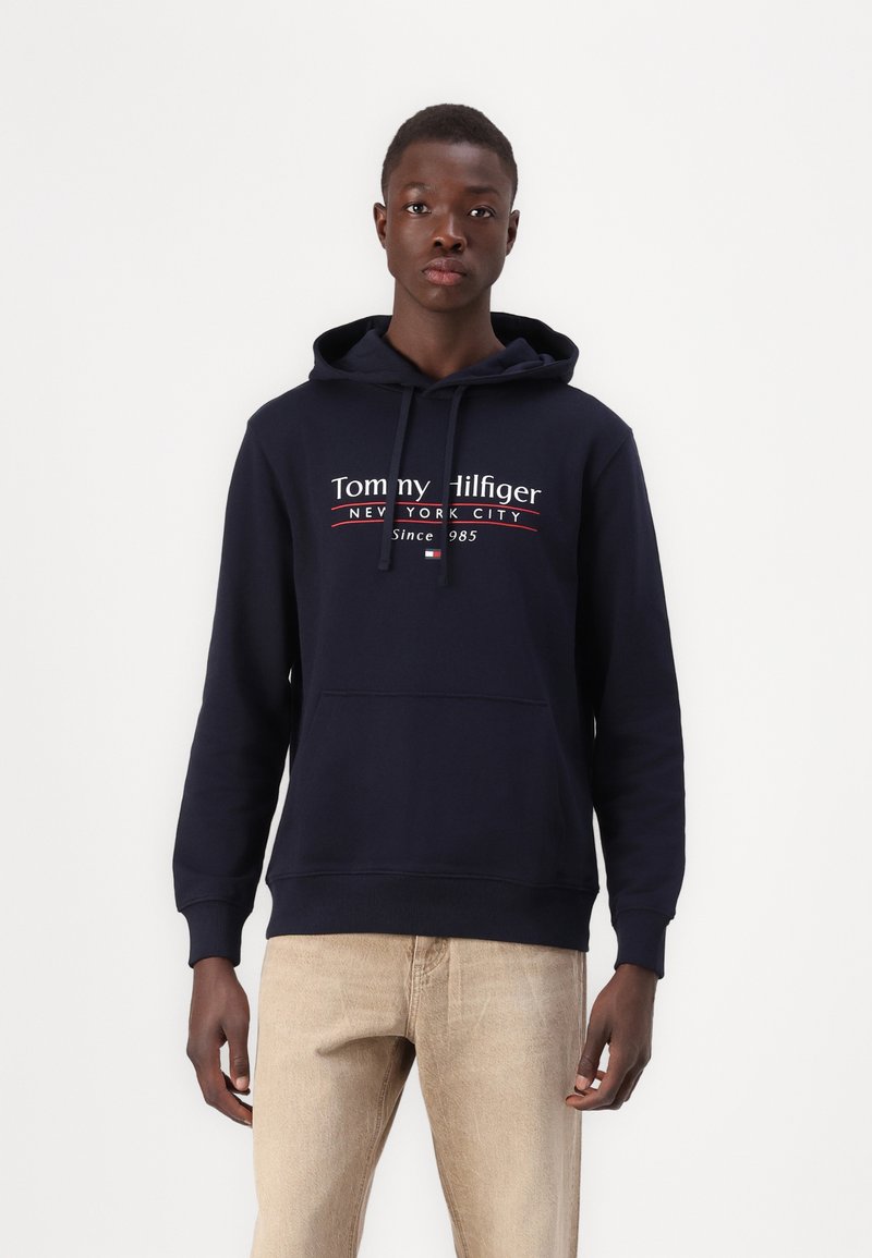 Tommy Hilfiger - CENTER STACK HOODY - Sudadera - desert sky, Ampliar