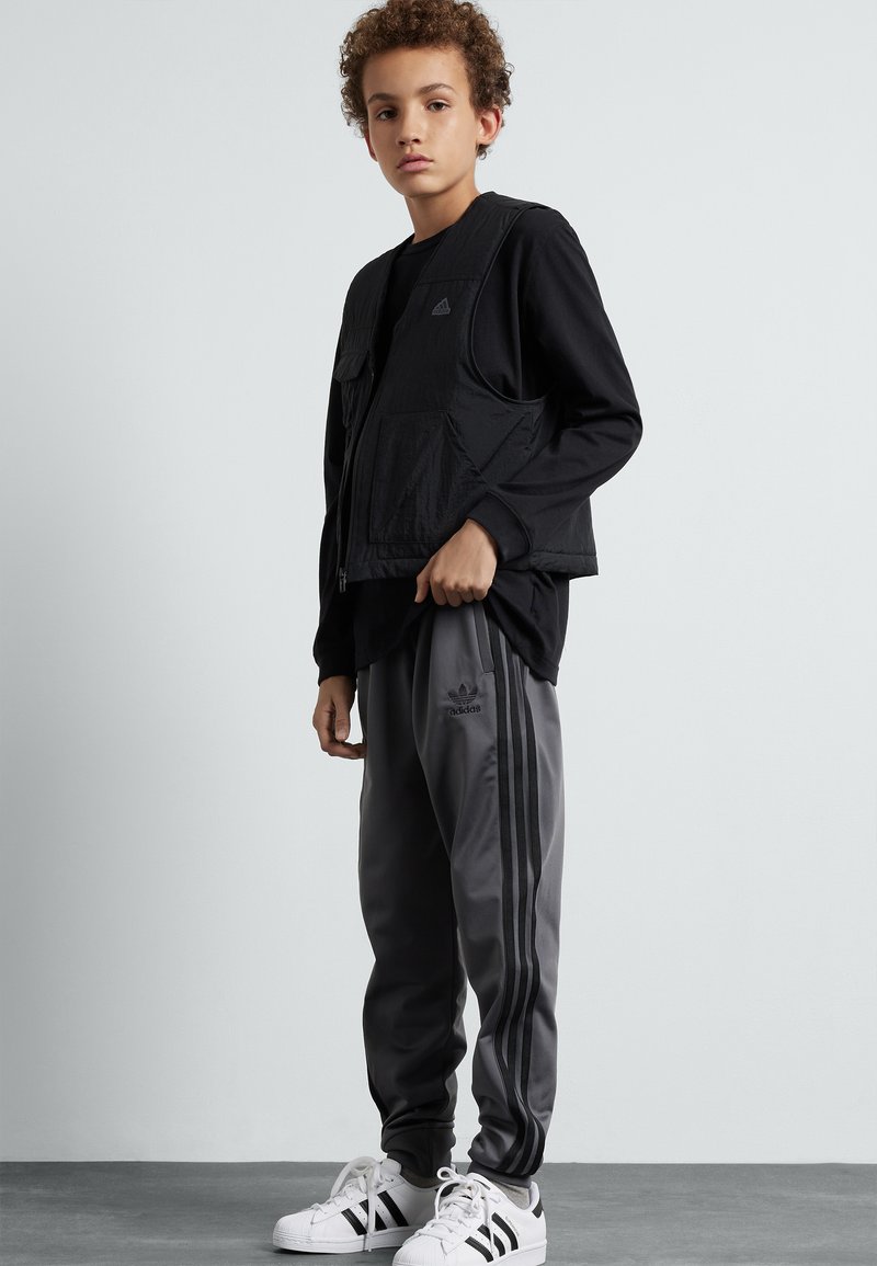 adidas Originals Spodnji deli trenirk - grey five