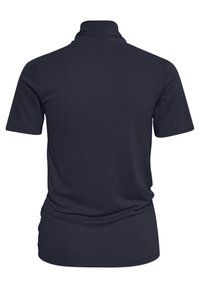 Polo bleu marine à manches courtes avec col montant, vu de dos, coupe ample avec plis subtils dans le tissu.