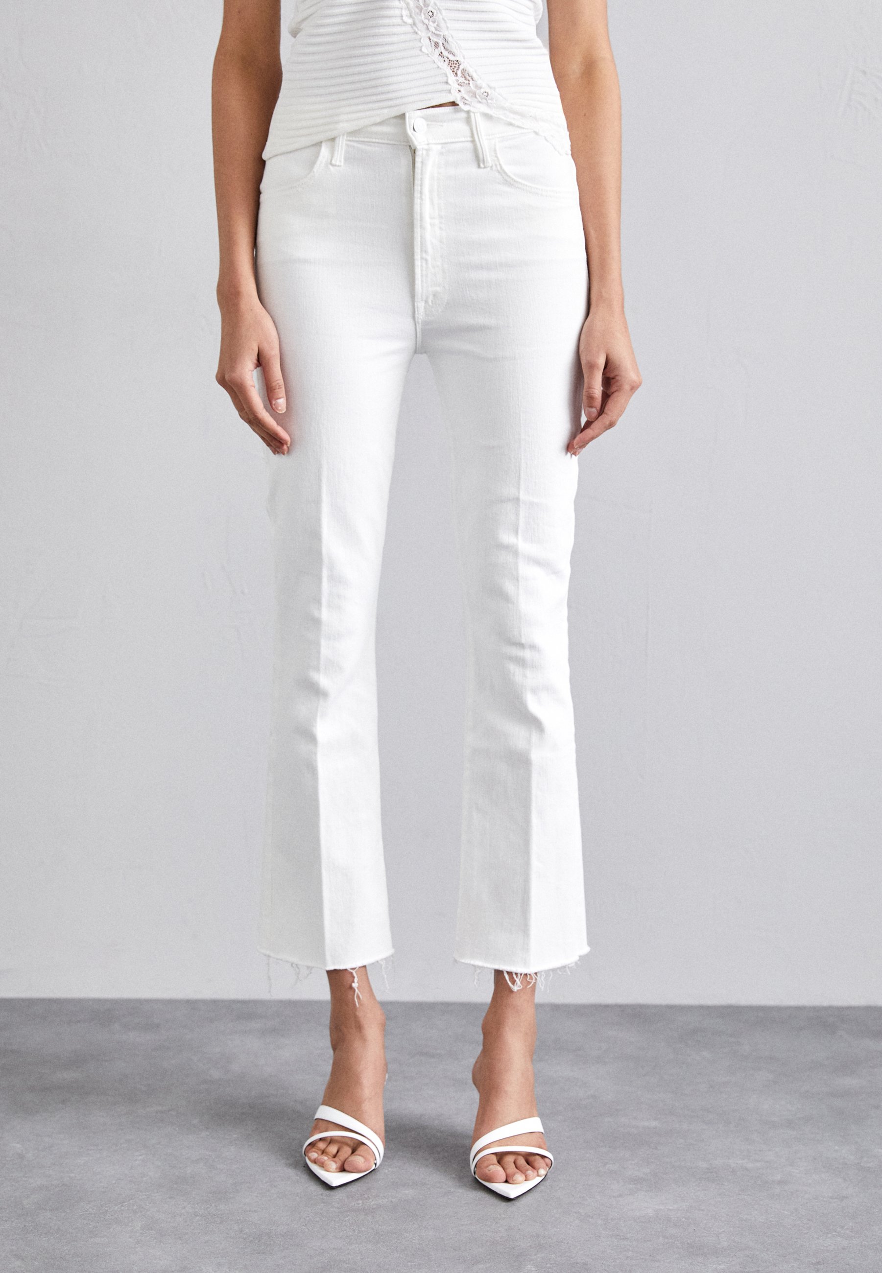 ボトムスその他 Mother The Hustler Ankle Fray jeans in white PETITES The Lil Hustler Ankle Fray - Fairest Of Them All