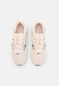 Nike Performance DOWNSHIFTER 13 - Katujuoksukengät - guava ice, armory,navy sail