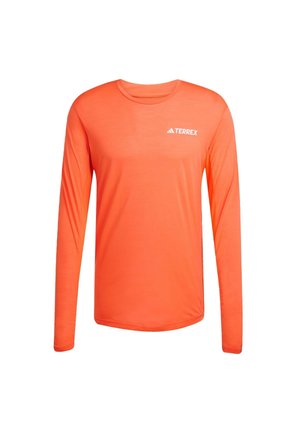 Langemouwen sportshirt in fel oranje, gemaakt van lichtgewicht stof, met een ronde hals en een witte "TERREX"-logo.